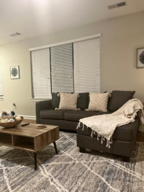 Luxury-Cozy 1 bedroom apartment near Uptown